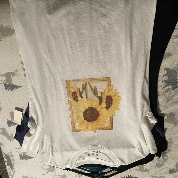 shirt - Picture 2 of 3